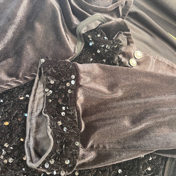 Velvet black layered top with pearls & sparkle accents - Picture 4 of 4